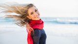 6 skvělých tipů, jak ochránit vlasy před větrem!