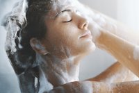 5 důvodů, proč byste si neměla umývat vlasy každý den