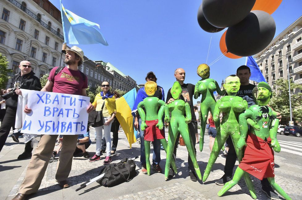 Lidé protestují proti Nočním vlkům: Posílají je domů