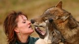 Vlčí matka Tanja: Žiju s vlky a vychovávám je jako své děti!