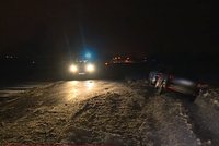 První oběť sněhové kalamity: Řidič (†33) zapadl a cestou pro lano ho srazilo auto