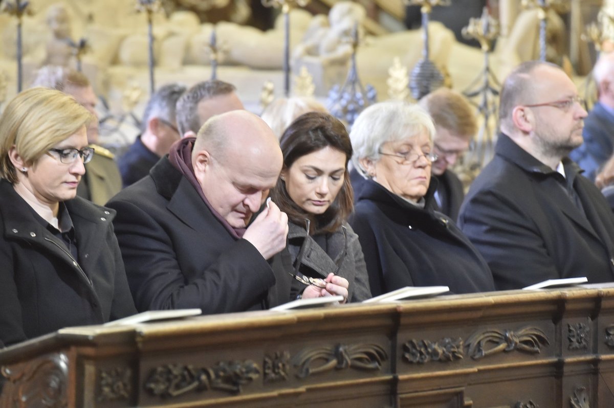 Pohřeb kardinála Miloslava Vlka, který zemřel 18. března ve věku 84 let, se uskutečnil 25. března v katedrále sv. Víta na Pražském hradě. Zádušní mši sloužil pražský arcibiskup Dominik Duka.