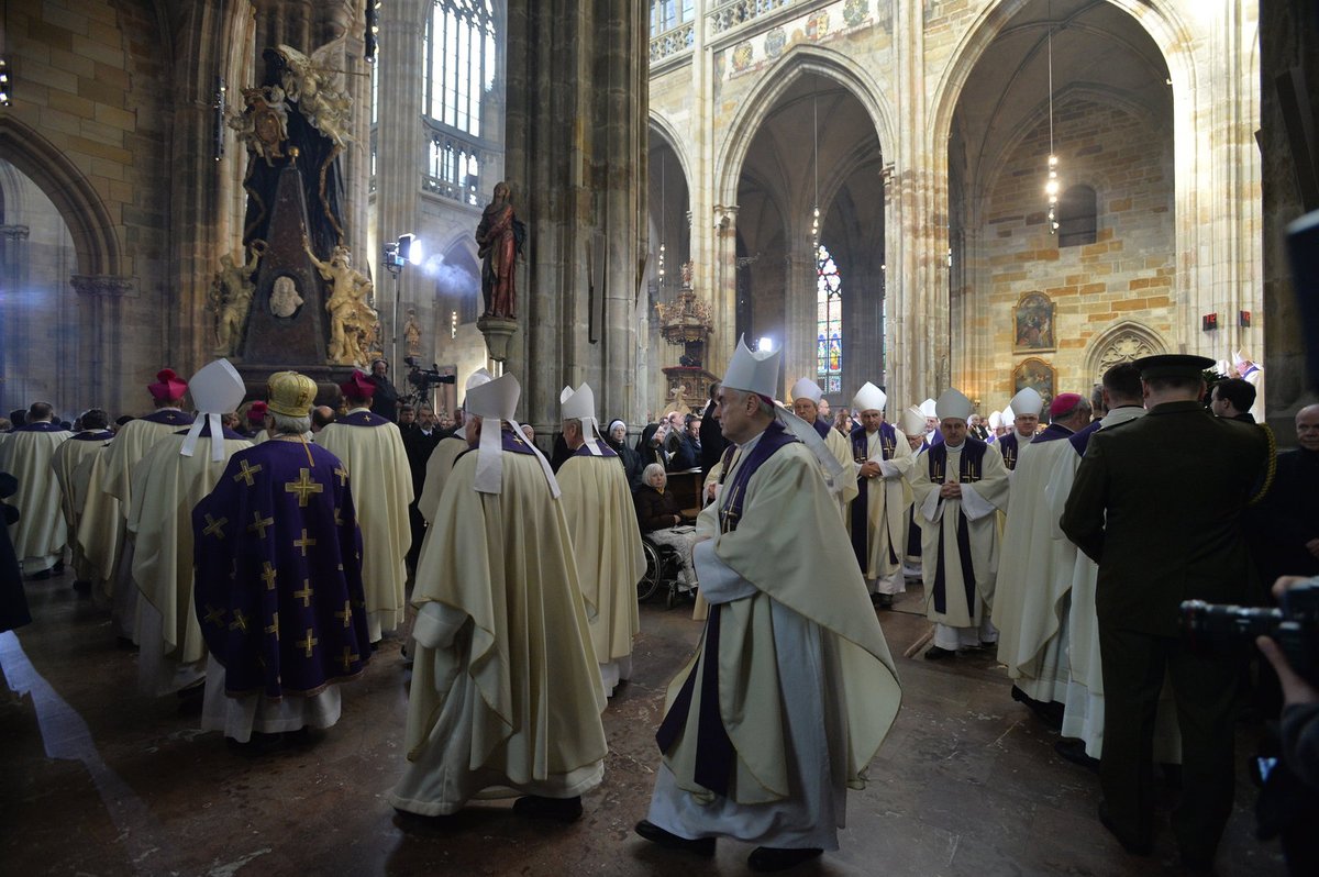 Poslední rozloučení s kardinálem Miloslavem Vlkem