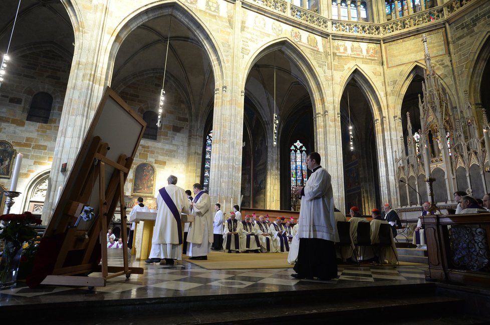 Poslední rozloučení s kardinálem Miloslavem Vlkem proběhlo v sobotu 25. března v katedrále sv. Víta v Praze