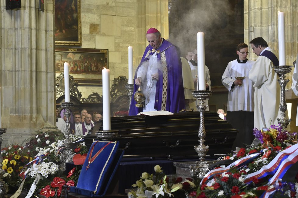 Pohřeb kardinála Miloslava Vlka v katedrále sv. Víta v Praze