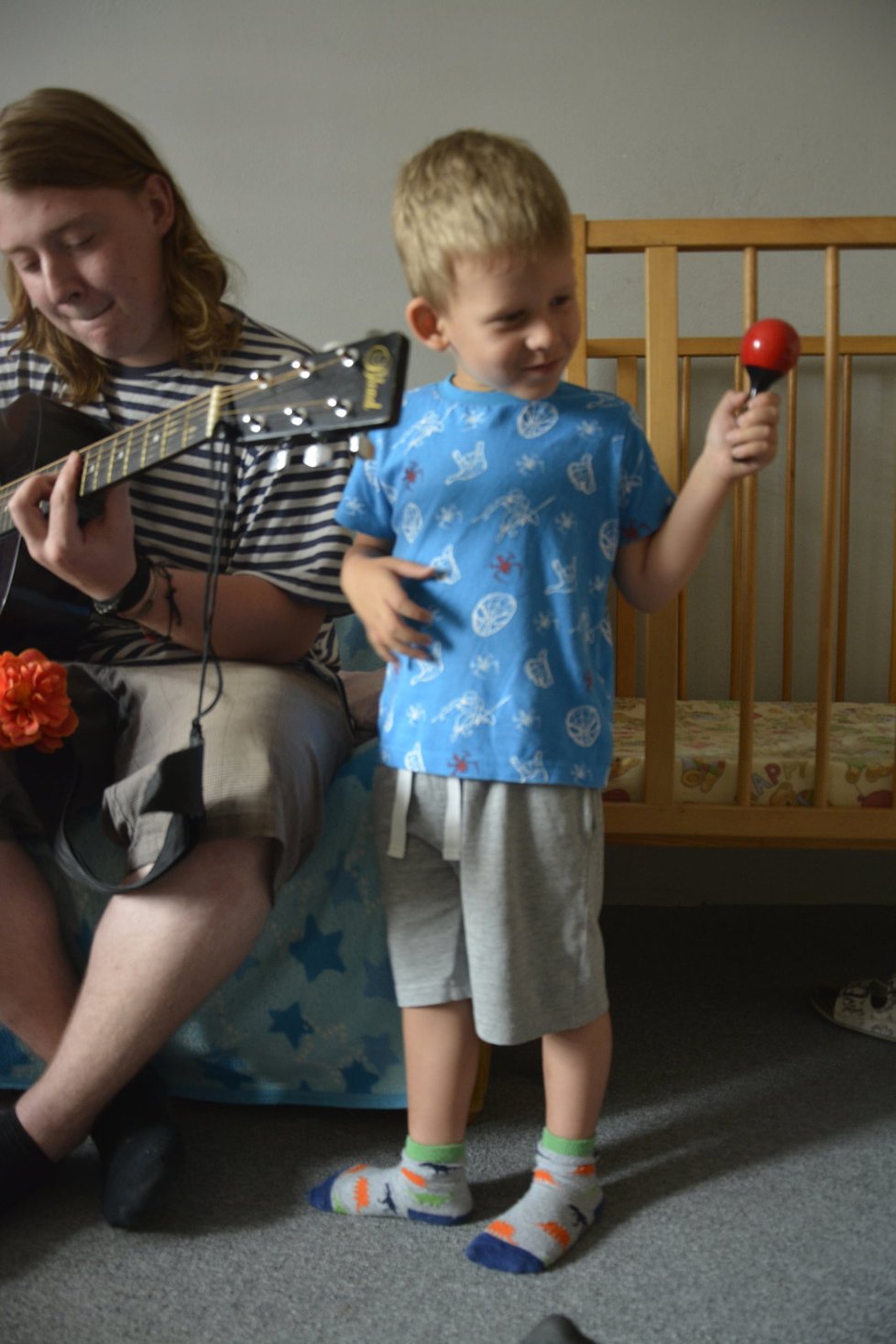 Vlkodav a hudba léčí - s tímto projektem objela Kateřina 165 rodin s handicapovanými dětmi.