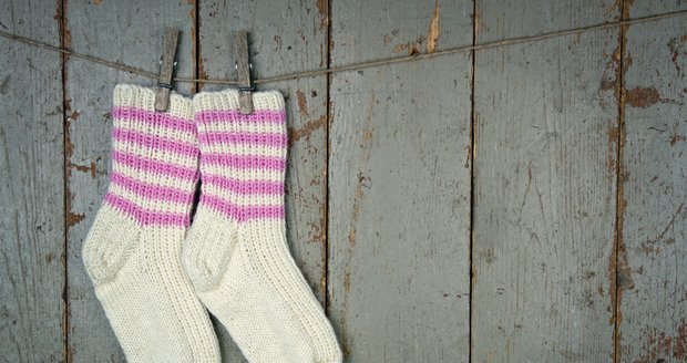 Single na Valentýna? Bez vlněných ponožek by to nešlo.