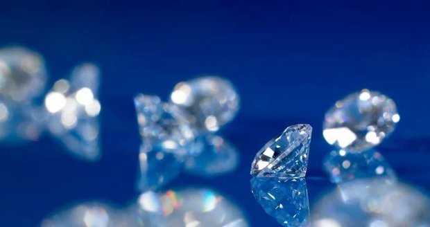 Zloděj, který se vloupal v Tišnově do domu, si odnesl se šperky i diamant v hodnotě více než 100 tisíc korun.