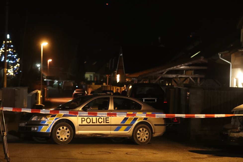 Policie vyrazila do Želivce v katastru obce Sulice. Údajně tam došlo k několika vloupáním.
