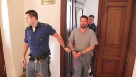 Nepoučitelný recidivista Ivan Strmiska (40) vykradl zlatnictví v Brně v době podmínečného propuštění. Teď si odsedí tři roky, rozsudek je pravomocný.