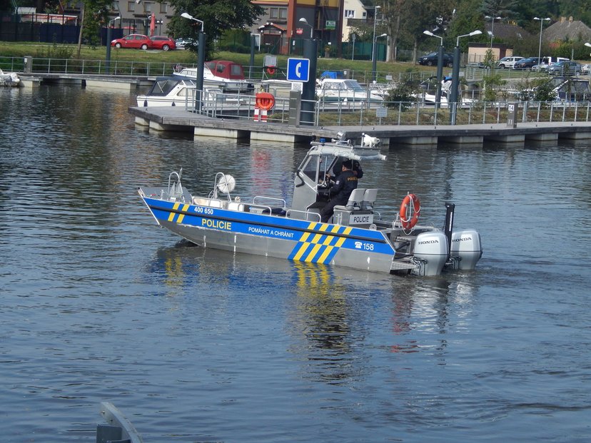Vodní policie na Hluboké dostala letos novou loď.