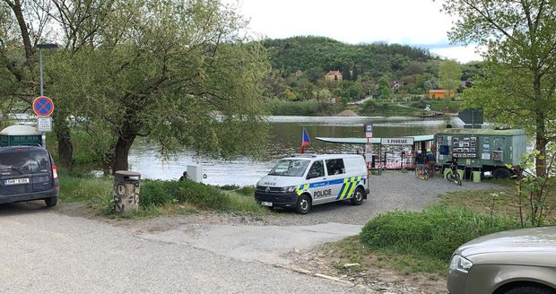 28. duben 2019: V neděleních dopoledních hodinách bylo ve Vltavě u přívozu Podbaba objeveno mrtvé tělo. Kvůli značnému stádiu rozkladu lze usuzovat, že ve vodě pobylo delší dobu.