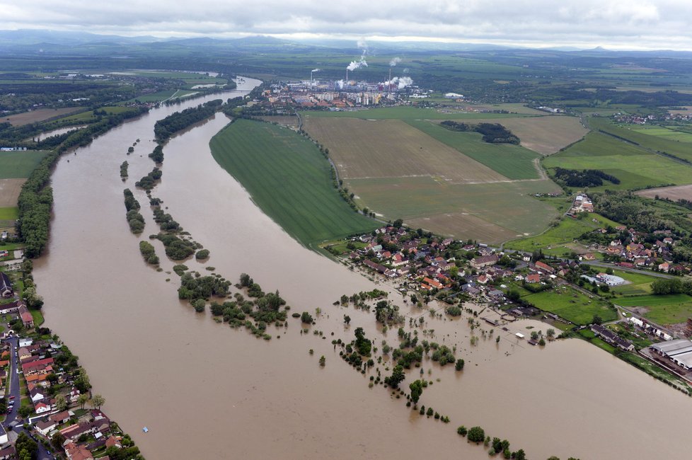 Vltava ve Středočeském kraji zalila nízko položená místa