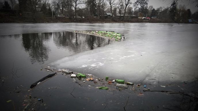 Soutok Vltavy s Rokytkou po oblevě