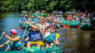 Přeplněná a předražená Vltava. Kam jinam vyrazit na vodu