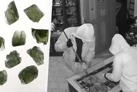 Zloději v Krumlově ukradli vltavíny za více než milion: Loupežnou akci zachytila kamera