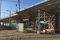 Víkendové testy mostů u Vltavské: Kudy povedou objízdné trasy?