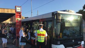 Z důvodu poruchy trakčního vedení nejezdí ze Strossmayerova náměstí na Maniny tramvaje. Zavedena je náhradní autobusová doprava.