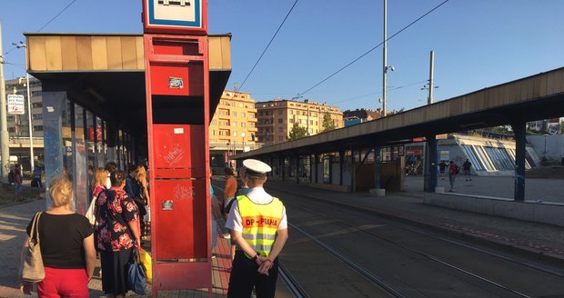 Most severojižní magistrály za Vltavskou je v havarijním stavu. Kvůli jeho opravě nepojedou na Vltavskou tramvaje. (ilustrační foto)