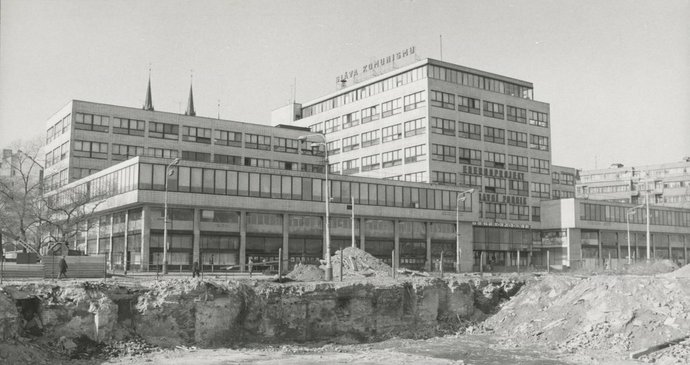 Vltavská jako vřed na tváři města. Jak vypadala před tím, než ji přeťala magistrála?