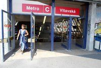 Změny na Vltavské: Dělníci opravují schodiště, zmizí nevyužívaná lávka