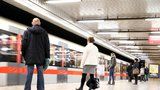 Metro mezi Želivského a Depem Hostivař nejezdilo! Vlak na „áčku“ smetl člověka