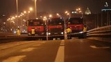 Na most u metra Vltavská najely náklaďáky: Testují, co vydrží