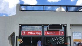 Okolí stanice metra Vltavská začíná vypadat k světu.