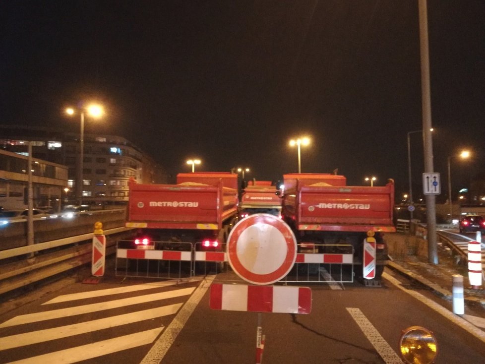 Most v Bubenské ulici bude krátkodobě uzavřen pro tramvaje a auta.