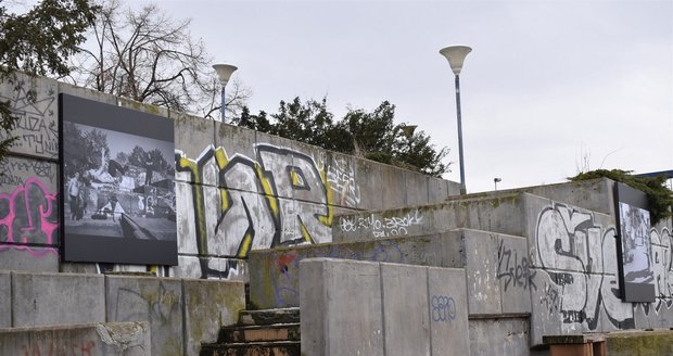 U Vltavské bude po celý rok k vidění série krátkodobých výstav. Jako první jsou černobílé fotografie Kevina Tona