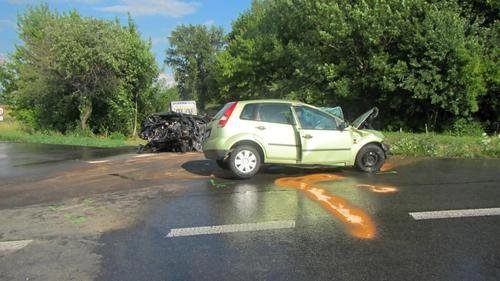 Hasiči u Vnorov vyprošťovali z trosek vozidla své sousedy. Bohužel přežila jen jediná žena.