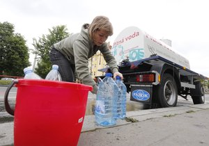 Pražané museli vyrazit pro pitnou vodu do cisteren