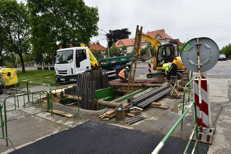 Do vody na Praze 6 se dostaly bakterie, vodohospodáři se pustili do prozkoumávání trubek pomocí kamer