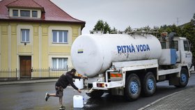 Obyvatelé Nového Boru by měli vodu z cisteren, či balenou vodu, používat i k čištění zubů či omývání ovoce a zeleniny.