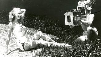 Modelky pózující pod vodou. Podívejte se na neobvyklé fotografie, které vznikly před 80 lety Modelky pózující pod vodou. Podívejte se na neobvyklé fotografie, které vznikly před 80 lety