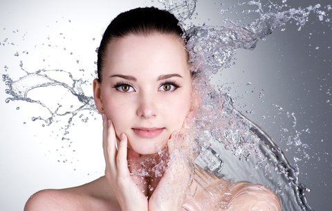 Micelární voda: Zázrak, který odlíčí i voděodolný make-up