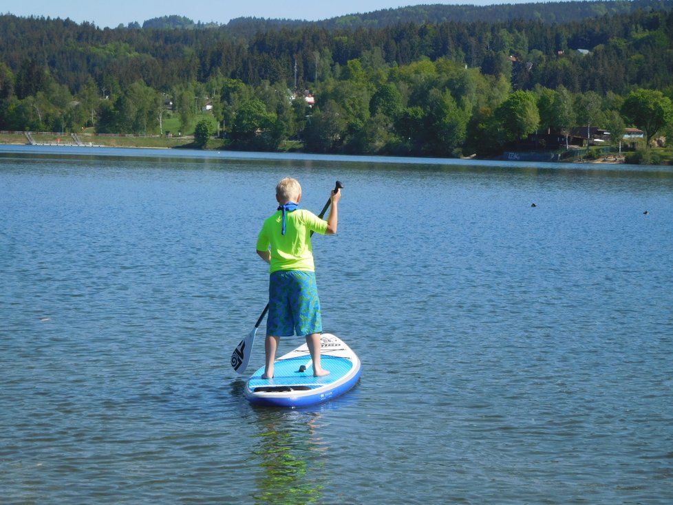Pro širokou veřejnost je paddleboarding letní sport.
