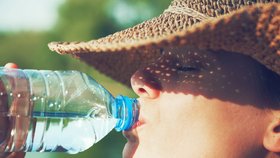 Nebezpečná dehydratace: Zápach z úst a 4 další varovné příznaky, že se týká i vás!