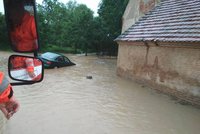 Déšť potrápil západ Čech: Zatopené sklepy, podmáčené koleje i lokální povodeň