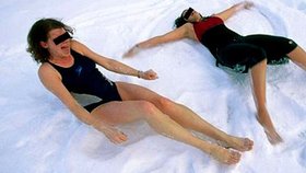 Učitelé na školním lyžařském výcviku polévali polonahé děti ledovou vodou a nutili je běhat ve sněhu - Ilustrační foto