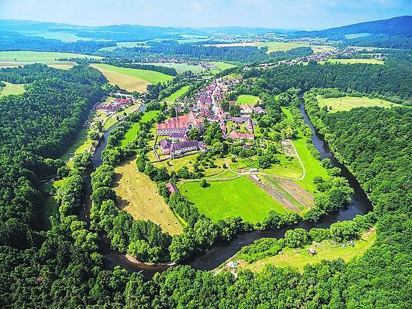 Zlatá koruna - Přímo idylické místo, kde je hříchem se nezastavit!  Zvlášť, pokud sjíždíte Vltavu....