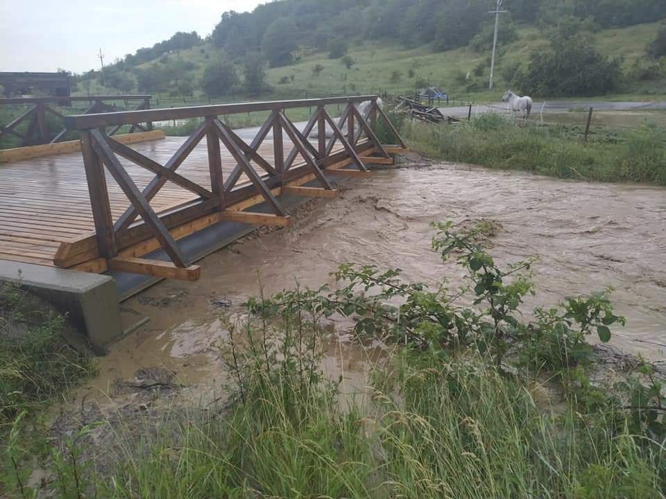 Zlín se potýká s velkým množství vody, která pomalu zaplavuje okolí a sklepy domů