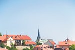 Vodáci sjíždějí Vltavu v Českém Krumlově