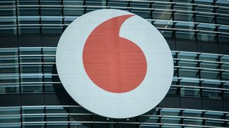 Vodafone v Česku znatelně zvýšil zisk, téměř celý ho pošle matce