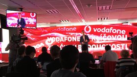 Tisková konference Vodafonu. Do poslední chvíle byl její obsah tajný. Na snímku ředitel Vodafonu Jiří Báča.