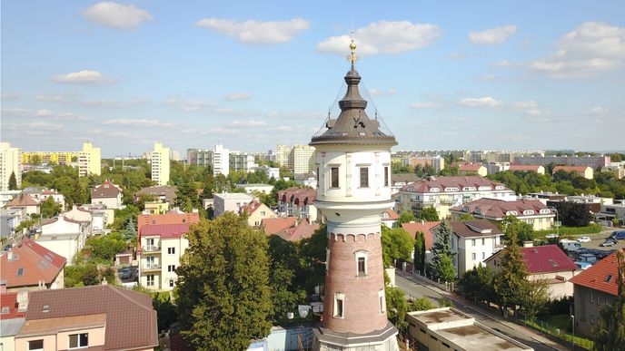 V pražské Libni je na prodej vodárenská věž. Opravovali ji 12 let a podle posledních informací za ní chtějí 95 milionů.