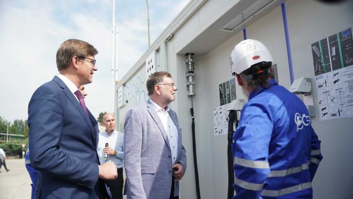 Čepro otevřelo svou první vodíkovou plnící stanici v Mstěticích u Prahy.