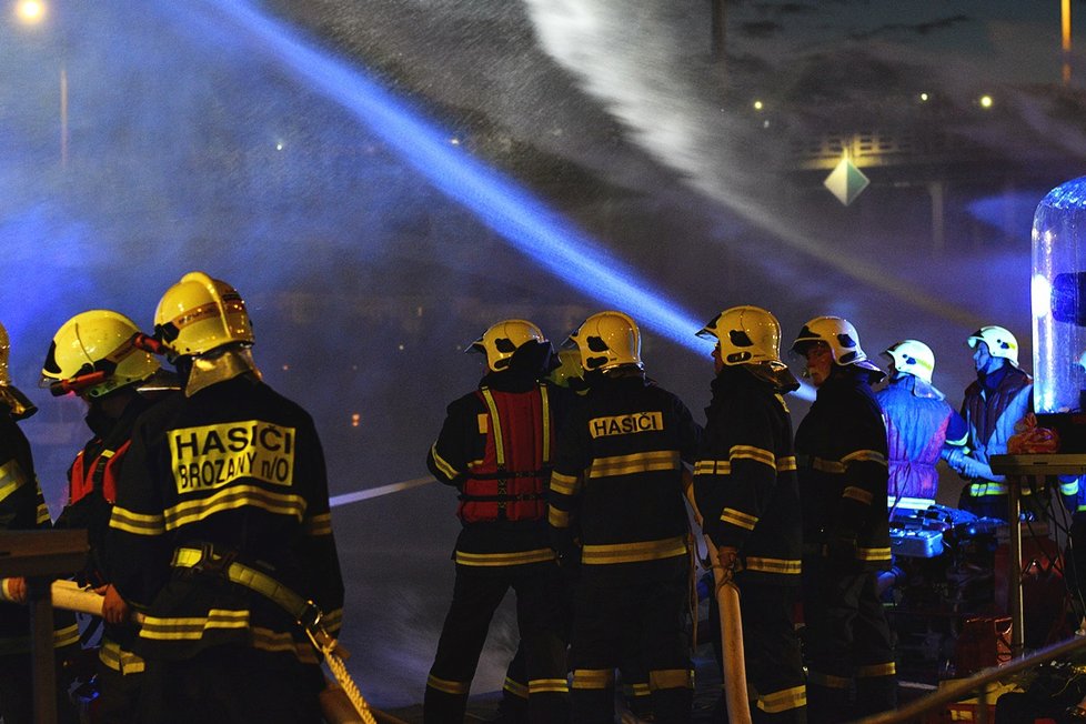 Cílem celé akce bylo oslavit sto let české státnosti. Tisíce lidí byly z vodní show nadšeni!