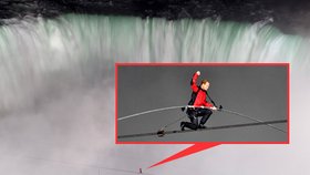 Nik Wallenda přešel po laně nad Niagárskými vodopády