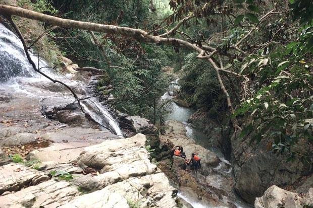 Dvaatřicetiletý český turista přišel o život na thajském prázdninovém ostrově Samui. Při fotografování se zřítil ze srázu u vodopádu, kam je zakázaný přístup